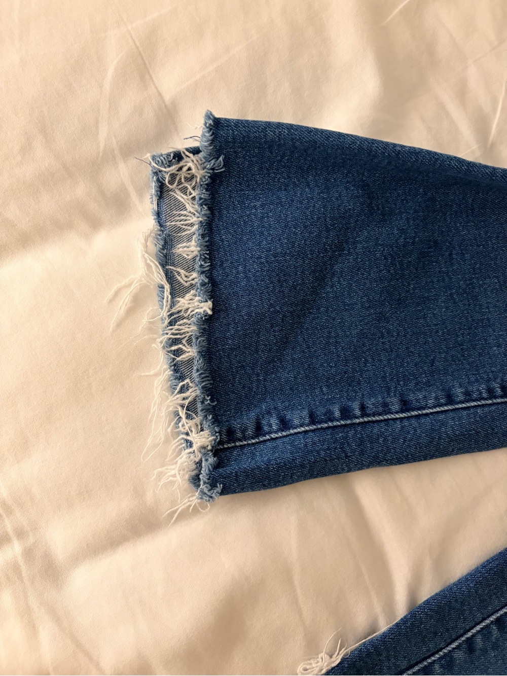 MOTHER Jeans | The Insider Crop Step Fray - Picture 4 of 7